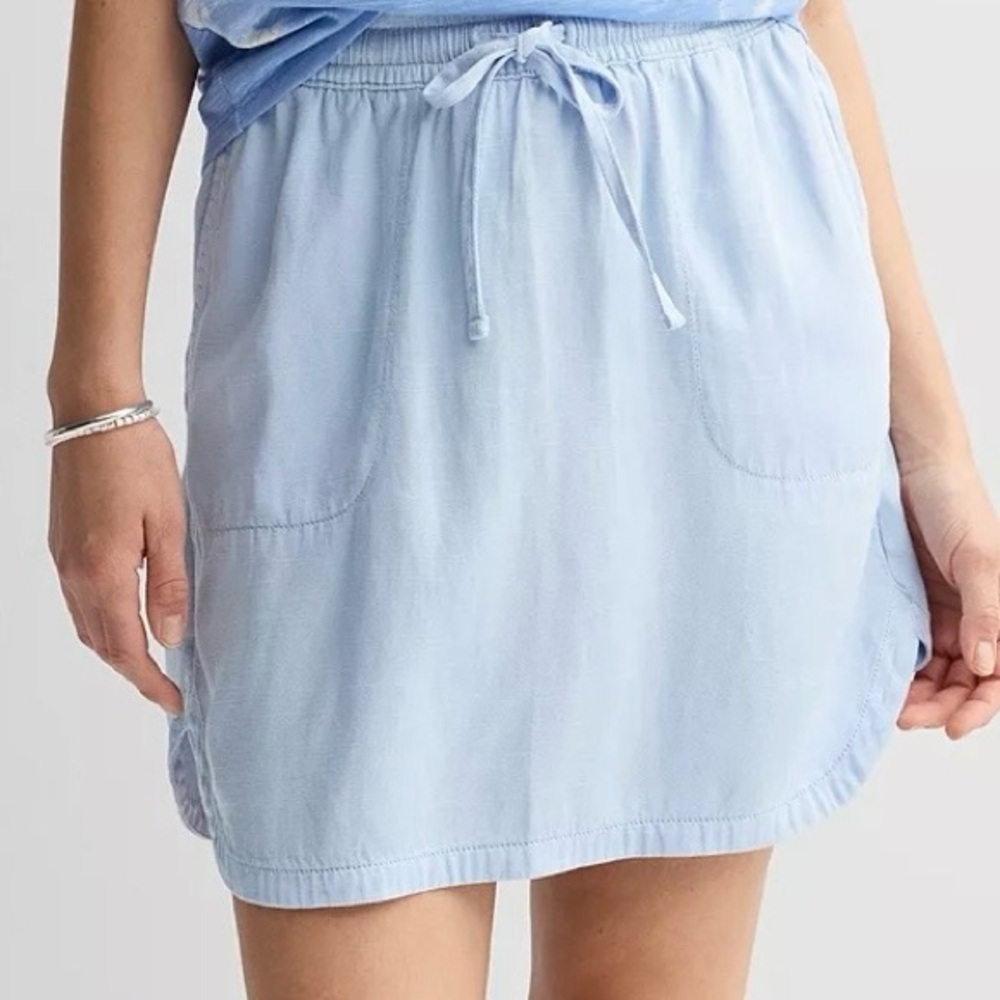Fabric- Denim look skirt- with pockets, size Medium